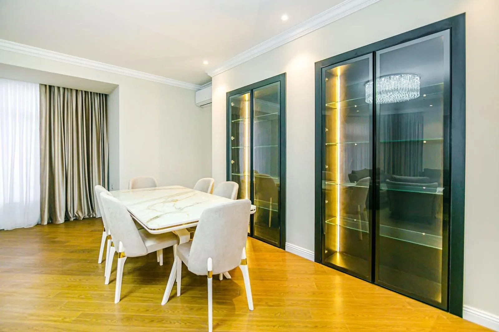 Vip Apartment Ferrari 83 Baku 0*,